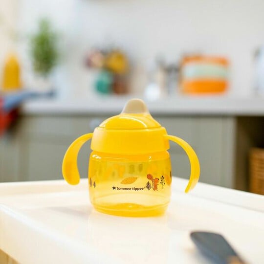 Tommee Tippee Superstar Sippee Weaning Cup, Babies Sippy Bottle, 190 ml A Main Image