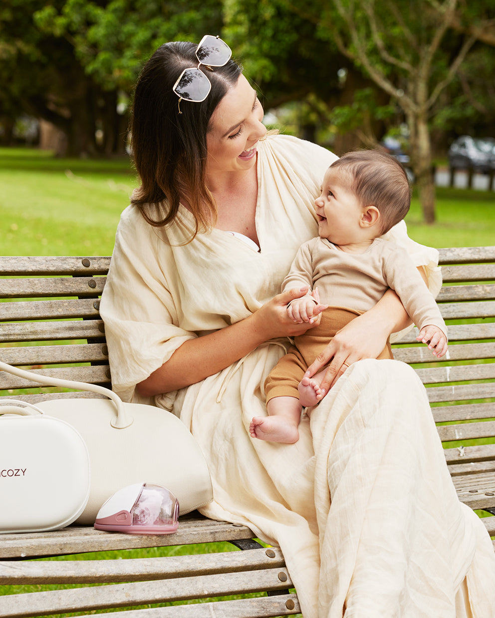 Momcozy Mobile Style™ Hands-free Slim Breast Pump | M6